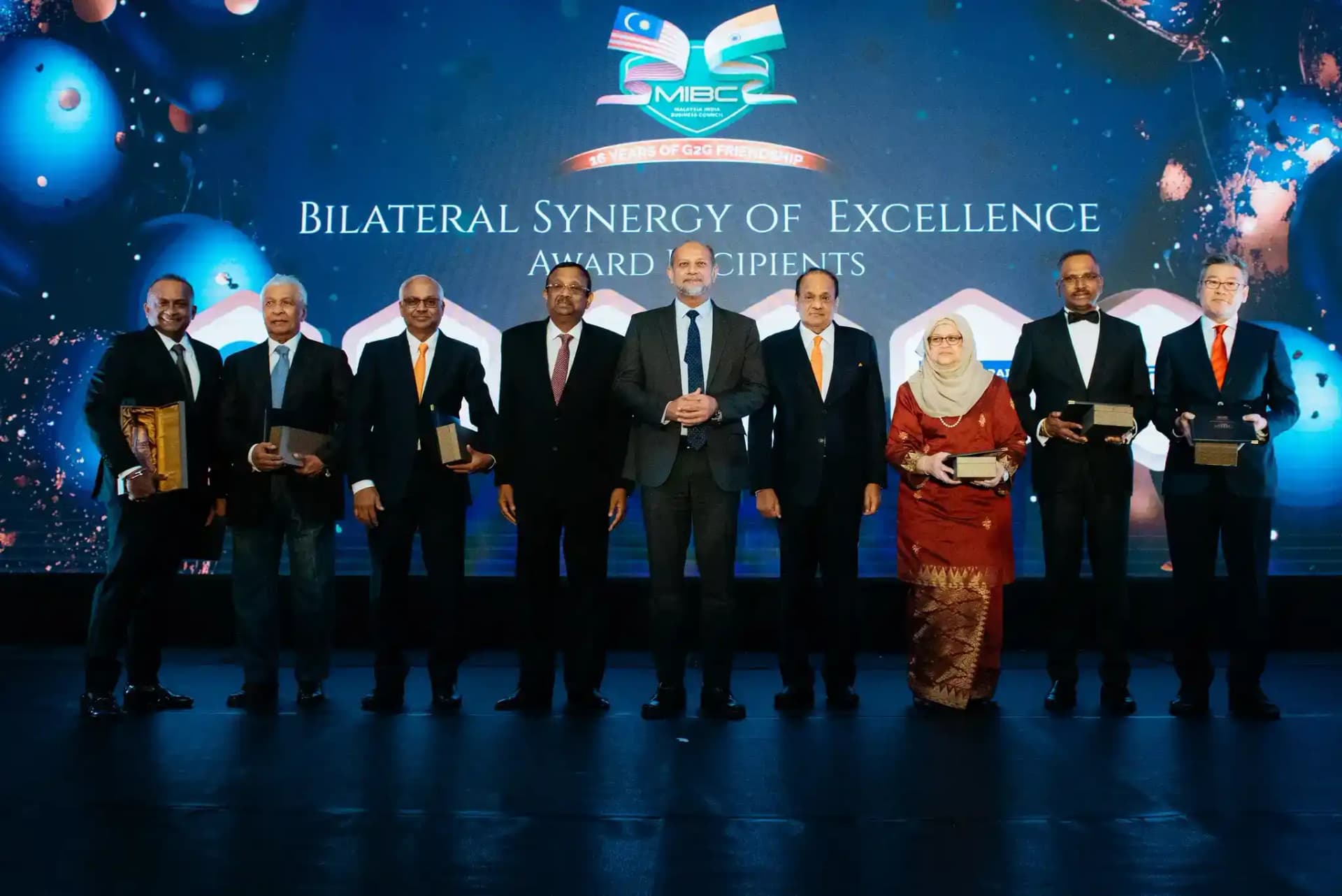 YB Gobind Singh Deo, Menteri Digital, berbesar hati dapat menghadiri Malaysia India Business Council (MIBC) 16th Annual Dinner 2024. Majlis tahunan yang meriah ini meraikan dedikasi MIBC dalam memupuk hubungan yang lebih erat, menggalakkan kerjasama, dan membangun aspirasi bersama dalam komuniti Malaysia dan India. Nilai perdagangan antara Malaysia dan India mencecah USD 16.5 bilion tahun lalu. India merupakan destinasi eksport ke-11 terbesar Malaysia dan ke-12 terbesar bagi import. Ini adalah bukti jalinan hubungan ekonomi yang kukuh, hasil pelaksanaan dasar seperti Malaysia-India Comprehensive Economic Cooperation Agreement dan ASEAN-India Free Trade Agreement.