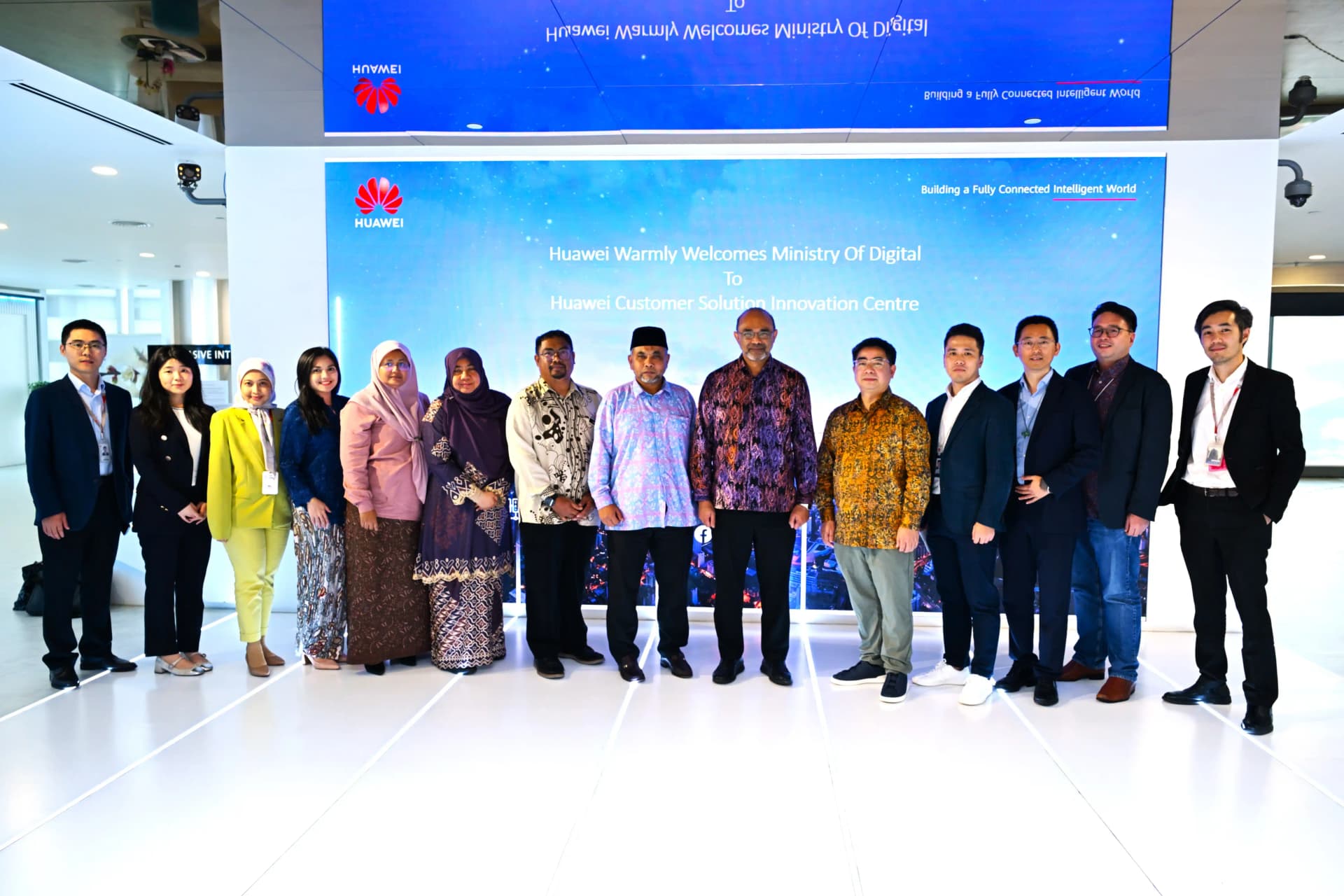 Lawatan ke Huawei Customer Service Innovation Centre